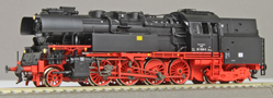 [Lokomotivy] → [Parní] → [BR 65] → 31072112: parní lokomotiva černá s červeným pojezdem a s kouřovými plechy