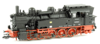 [Lokomotivy] → [Parní] → [BR 94] → 31918: parní lokomotiva černá s červeným pojezdem