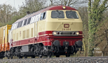 [Lokomotivy] → [Motorov] → [BR 218] → 502372: dieselov lokomotiva v barevnm schematu „TEE“