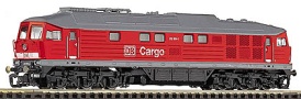 [Lokomotivy] → [Motorové] → [BR 132] → 02647: dieselová lokomotiva červená s šedou střechou, šedým rámem a černým pojezdem