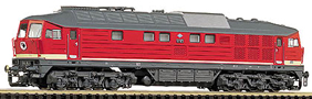 [Lokomotivy] → [Motorové] → [BR 132] → 36200: dieselová lokomotiva červená s proužkem, šedá střecha a pojezd