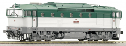 [Lokomotivy] → [Motorové] → [T478.3 „Brejlovec”] → 36262: dieselová lokomotiva zelená-bílá s šedým pojezdem