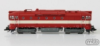[Lokomotivy] → [Motorové] → [T478.3 „Brejlovec”] → TT750-088: vínově červená s výstražným pásem, šedé podvozky