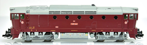 [Lokomotivy] → [Motorové] → [T478.3 „Brejlovec”] → 33385: dieselová lokomotiva červená, šedá střecha