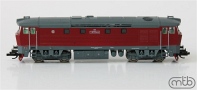 [Lokomotivy] → [Motorové] → [T478.1 „Bardotka”] → TT751-T015: dieselová lokomotiva červená, tmavě šedá střecha, rám a podvozky
