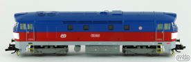 [Lokomotivy] → [Motorov] → [T478.1 „Bardotka”] → CD-751-142: dieselov lokomotiva erven-modr, tmav ed rm a pojezd, bl ps na poprs
