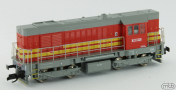 [Lokomotivy] → [Motorov] → [T466.2/T448.0] → TT740-800: dieselov lokomotiva erven se lutmi prouky, ed stecha, rm a pojezd