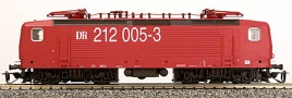[Lokomotivy] → [Elektrické] → [BR 143] → 500370: elektrická lokomotiva červená s velkým číslem na bocích „212 005-3“
