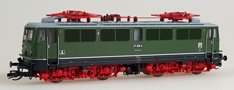 [Lokomotivy] → [Elektrické] → [BR 242] → 31702: zelená s černým rámem a šedou střechou, červené pantografy