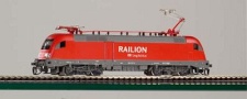 [Lokomotivy] → [Elektrické] → [BR 182 Taurus] → 47421: elektrická lokomotiva červená s šedým rámem „Railion-Logistic“