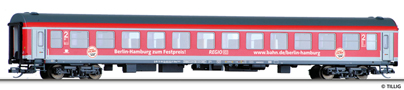 [Osobní vozy] → [Rychlíkové] → [typ m] → 501472: rychlíkový vůz červený s café oddílem 2. tř. s reklamou „Berlin-Hamburg zum Festpreis!“