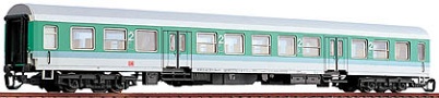 [Osobní vozy] → [Rychlíkové] → [typ Halberstadt] → 13658: rychlíkový vůz zelený-bílý s šedou střechou 2. tř.