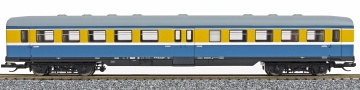 [Osobní vozy] → [Spěšné a osobní] → [4-osé E5] → 01477: modrý-okrový s šedou střechou