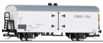 [Nákladní vozy] → [Kryté] → [2-osé chladicí, pivní a reklamní] → 01050 E: nákladní chladící vůz bílý s šedou střechou „Train Militaire Francais de Berlin 3“