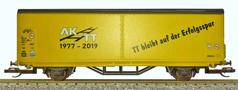 [Nákladní vozy] → [Kryté] → [2-osé s posuvnými bočnicemi] → 501927: krytý nákladní vůz žlutý s potiskem „AKTT”