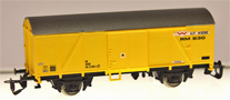 [Nákladní vozy] → [Kryté] → [2-osé Gs] → 458: krytý nákladní vůz žlutý s hnědou střechou „H.F. Wiebe“