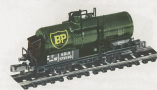 [Nkladn vozy] → [Cisternov] → [2-os R] → G 218: kotlov vz zelen s logem „BP“ a s brzdaskou budkou