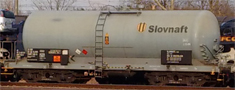 [Nákladní vozy] → [Cisternové] → [4-osé bez lávky Zaes] → 97010007: kotlový vůz šedý „Slovnaft“