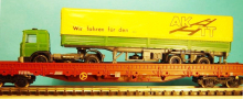 [Nákladní vozy] → [Nízkostěnné] → [4-osé Res] → : nízkostěnný nákladní vůz červenohnědý s nákladem tahačem MAN s návěsem se žlutou plachtou