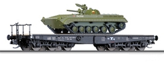 [Nákladní vozy] → [Nízkostěnné] → [6-osé plošinové] → 01629: černý s obrněným transportérem BMP-1