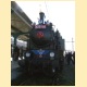 Parní vlak v čele s parní lokomotivou 423.0145 v Hradci Králové při polední pauze