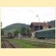 Vlak 14913 přijíždí od Žďáru nad Sázavou ve 14.02