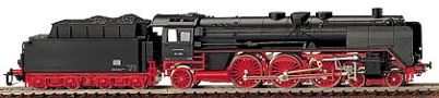 [Lokomotivy] → [Parní] → [BR 01] → 02121: černá s červeným pojezdem a velkými kouřovými plechy