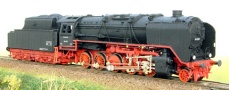 [Lokomotivy] → [Parní] → [BR 44] → 111/1: černá s červeným pojezdem a velkými kouřovými plechy