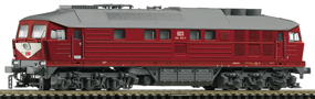 [Lokomotivy] → [Motorové] → [BR 132] → 36223: červená s tmavěšedým pojezdem a šedou střechou