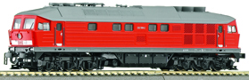 [Lokomotivy] → [Motorové] → [BR 132] → 36225: červená s šedou střechou a černým pojezdem BR 232