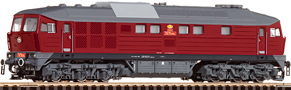 [Lokomotivy] → [Motorové] → [BR 132] → 36208: dieselová lokomotiva červenohnědý s tmavě šedou střechou a podvozky
