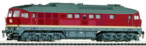 [Lokomotivy] → [Motorové] → [BR 132] → 36211: červená s šedou střechou a černým pojezdem, záplaty