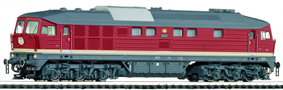 [Lokomotivy] → [Motorové] → [BR 132] → 36209: dieselová lokomotiva červená s šedou střechou, černý pojezd