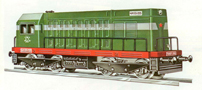 [Lokomotivy] → [Motorové] → [BR 107] → 2622: dieselová lokomotiva zelená s červeným rámem a černým pojezdem