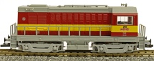[Lokomotivy] → [Motorové] → [BR 107] → 500959: dieselová lokomotiva červená s výstražným žlutým pruhem