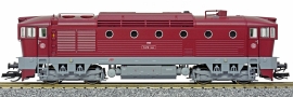 [Lokomotivy] → [Motorové] → [T478.3 „Brejlovec”] → 33317: dieselová lokomotiva červená s hvězdou na čelech