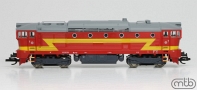 [Lokomotivy] → [Motorové] → [T478.3 „Brejlovec”] → TT753-308: dieselová lokomotiva červená se žlutými blesky, šedá střecha