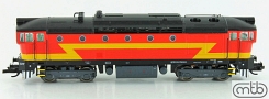 [Lokomotivy] → [Motorové] → [T478.3 „Brejlovec”] → CD 754 049: červená se žlutými blesky, tmavě šedá střecha, rám a pojezd