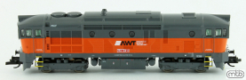 [Lokomotivy] → [Motorové] → [T478.3 „Brejlovec”] → AWT-753-724: dieselová lokomotiva šedá s oranžovým pruhem