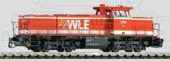 [Lokomotivy] → [Motorové] → [G 1206] → 47222: červená se žlutými pruhy a černým pojezdem WLE