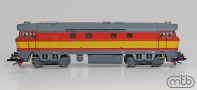 [Lokomotivy] → [Motorové] → [T478.1 „Bardotka”] → CD-749-100: dieselová lokomotiva červená se žlutám výstražným pruhem