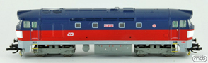 [Lokomotivy] → [Motorové] → [T478.1 „Bardotka”] → CD-749-121: dieselová lokomotiva červená-modrá, šedý pojezd