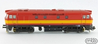 [Lokomotivy] → [Motorové] → [T478.1 „Bardotka”] → CD-749-234: dieselová lokomotiva červenohnědá s výstražným pruhem, černý rám a pojezd