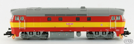 [Lokomotivy] → [Motorové] → [T478.1 „Bardotka”] → CSD-751-183: dieselová lokomotiva červená se žlutým výstražným pruhem