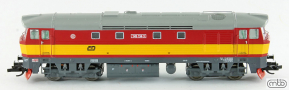 [Lokomotivy] → [Motorové] → [T478.1 „Bardotka”] → CD-749-134: dieselová lokomotiva červená se žlutým výstražným pruhem, šedá střecha, rám a pojezd