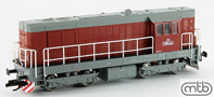 [Lokomotivy] → [Motorové] → [T466.2/T448.0] → TT472-T024 : dieselová lokomotiva červená s šedou střechou, rámem a pojezdem