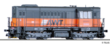 [Lokomotivy] → [Motorové] → [T466.2/T448.0] → 02753: dieselová lokomotiva šedá s oranžovým pásem a logem „AWT“