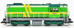 [Lokomotivy] → [Motorové] → [T466.2/T448.0] → 502079: dieselová lokomotiva v zeleném provedení se žlutými proužky, šedý rám