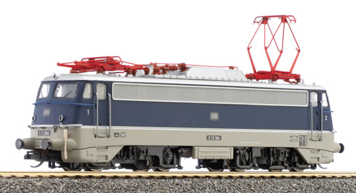 [Lokomotivy] → [Elektrické] → [BR 110] → 02381: elektrická lokomotiva modrá s šedým pásem a střechou