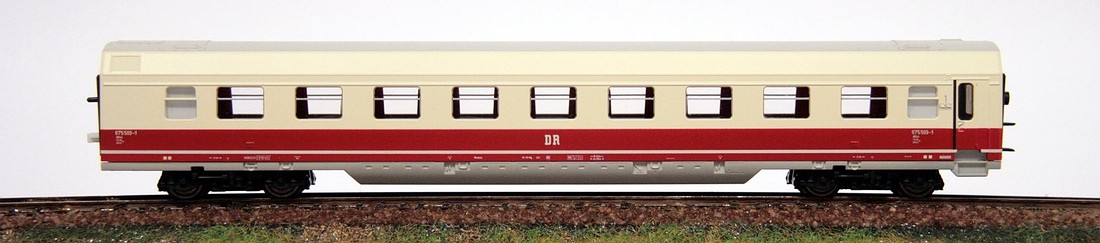 [Lokomotivy] → [Motorové vozy a jednotky] → [BR 175] → 18161: vložený vůz červený-slonová kost VMe pro motorovou jednotku BR 675